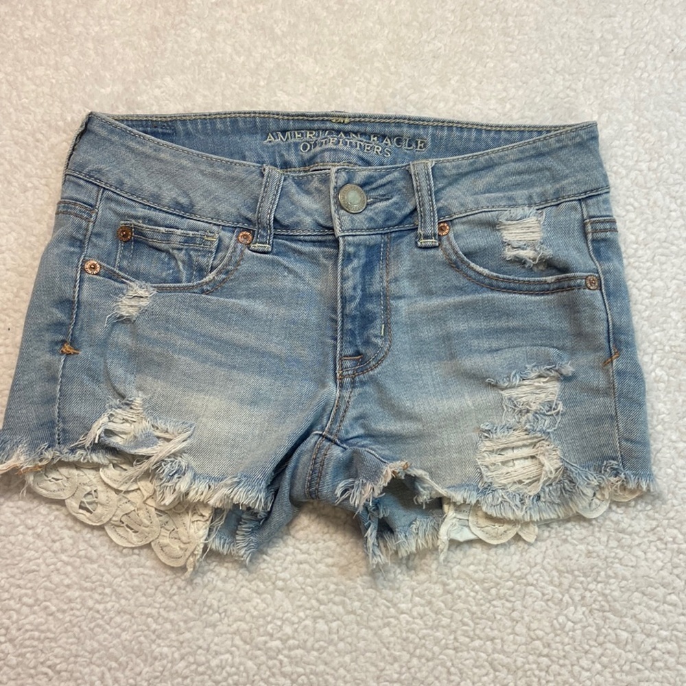 American Eagle Stretch Shortie Jean Shorts Lace Leg Opening Light-wash Sz 0